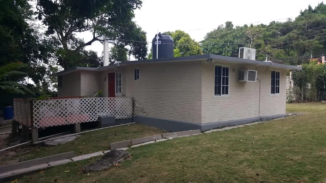 Casa de Férias Saltaire Bungalow Rose Hall 10 Mins Hike To Beach Montego Bay Jamaica