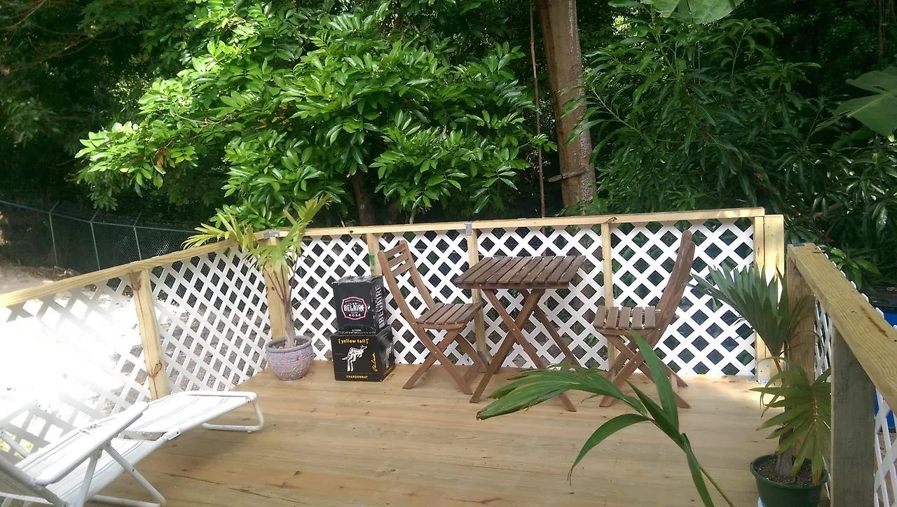 Casa de Férias Saltaire Bungalow Rose Hall 10 Mins Hike To Beach Montego Bay
