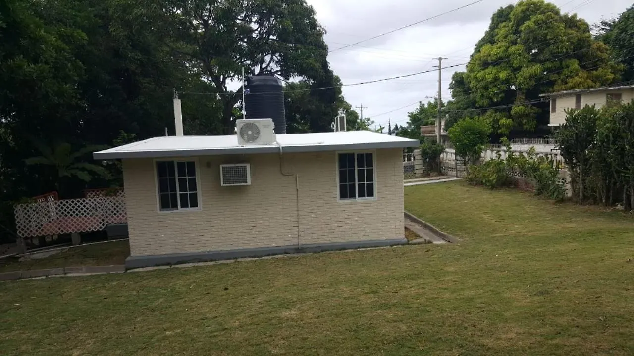 Saltaire Bungalow Rose Hall 10 Mins Hike To Beach Montego Bay Holiday home
