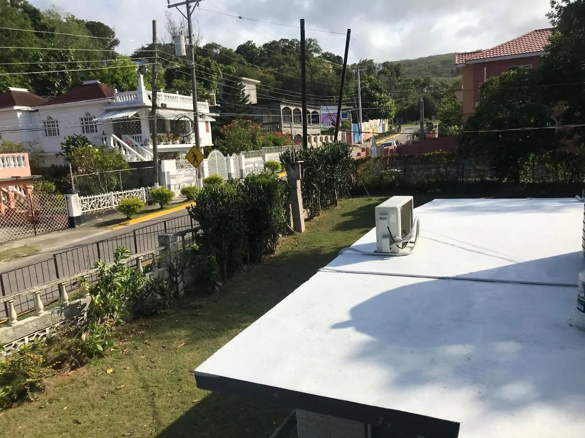 Saltaire Bungalow Rose Hall 10 Mins Hike To Beach Montego Bay