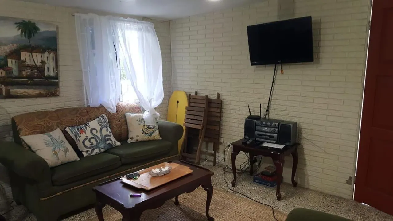 Saltaire Bungalow Rose Hall 10 Mins Hike To Beach Montego Bay