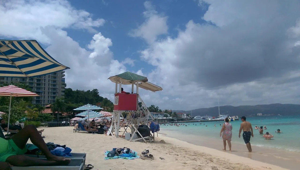 Holiday home Saltaire Bungalow Rose Hall 10 Mins Hike To Beach Montego Bay Jamaica
