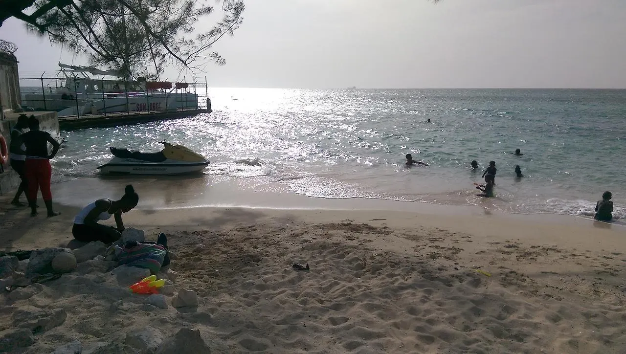 Saltaire Bungalow Rose Hall 10 Mins Hike To Beach Montego Bay 0*,