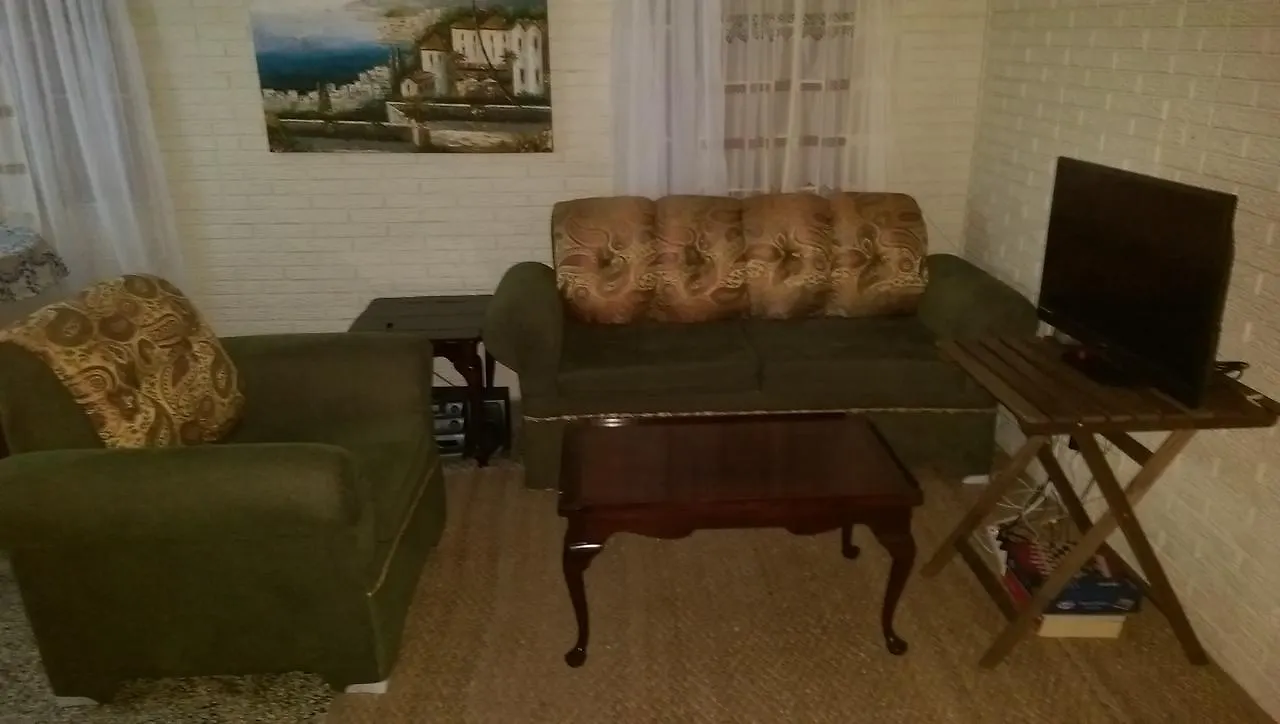 Saltaire Bungalow Rose Hall 10 Mins Hike To Beach Montego Bay