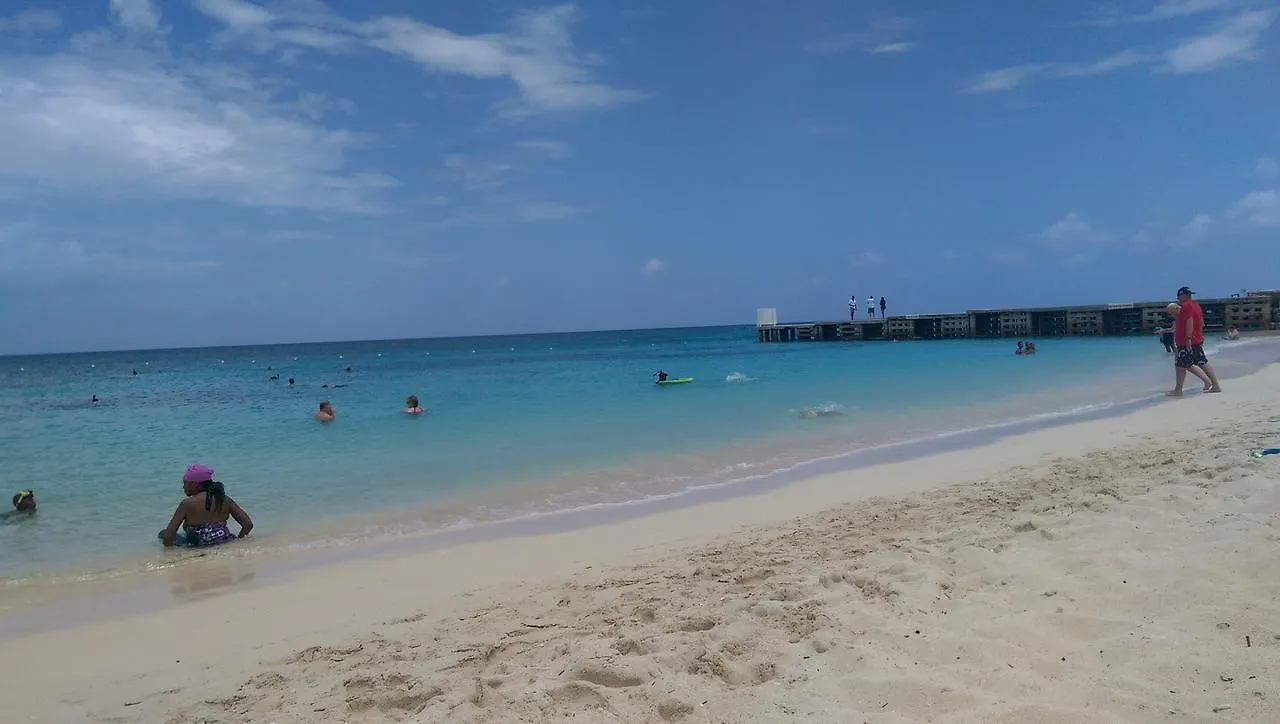 Saltaire Bungalow Rose Hall 10 Mins Hike To Beach Montego Bay