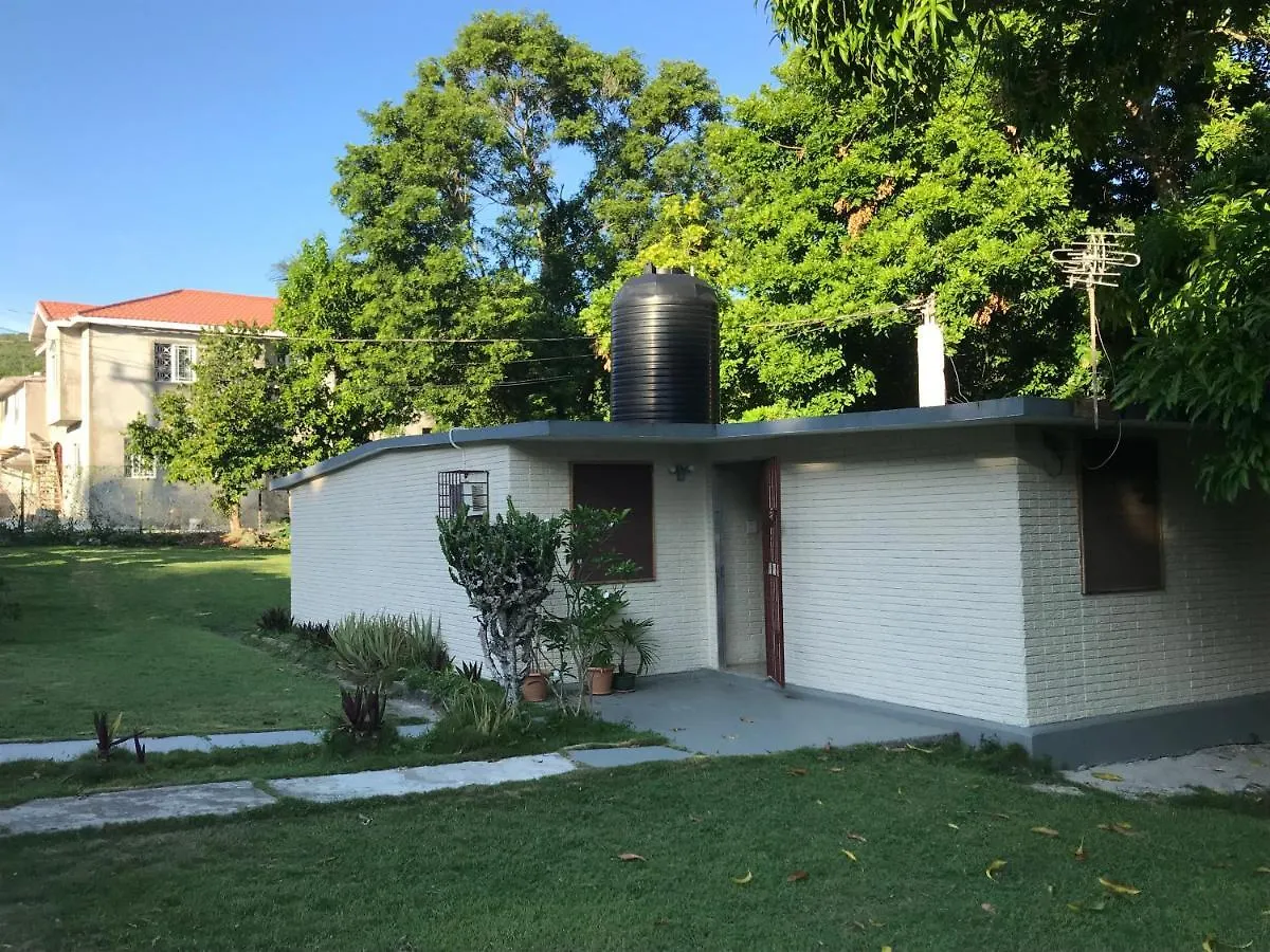 Holiday home Saltaire Bungalow Rose Hall 10 Mins Hike To Beach Montego Bay